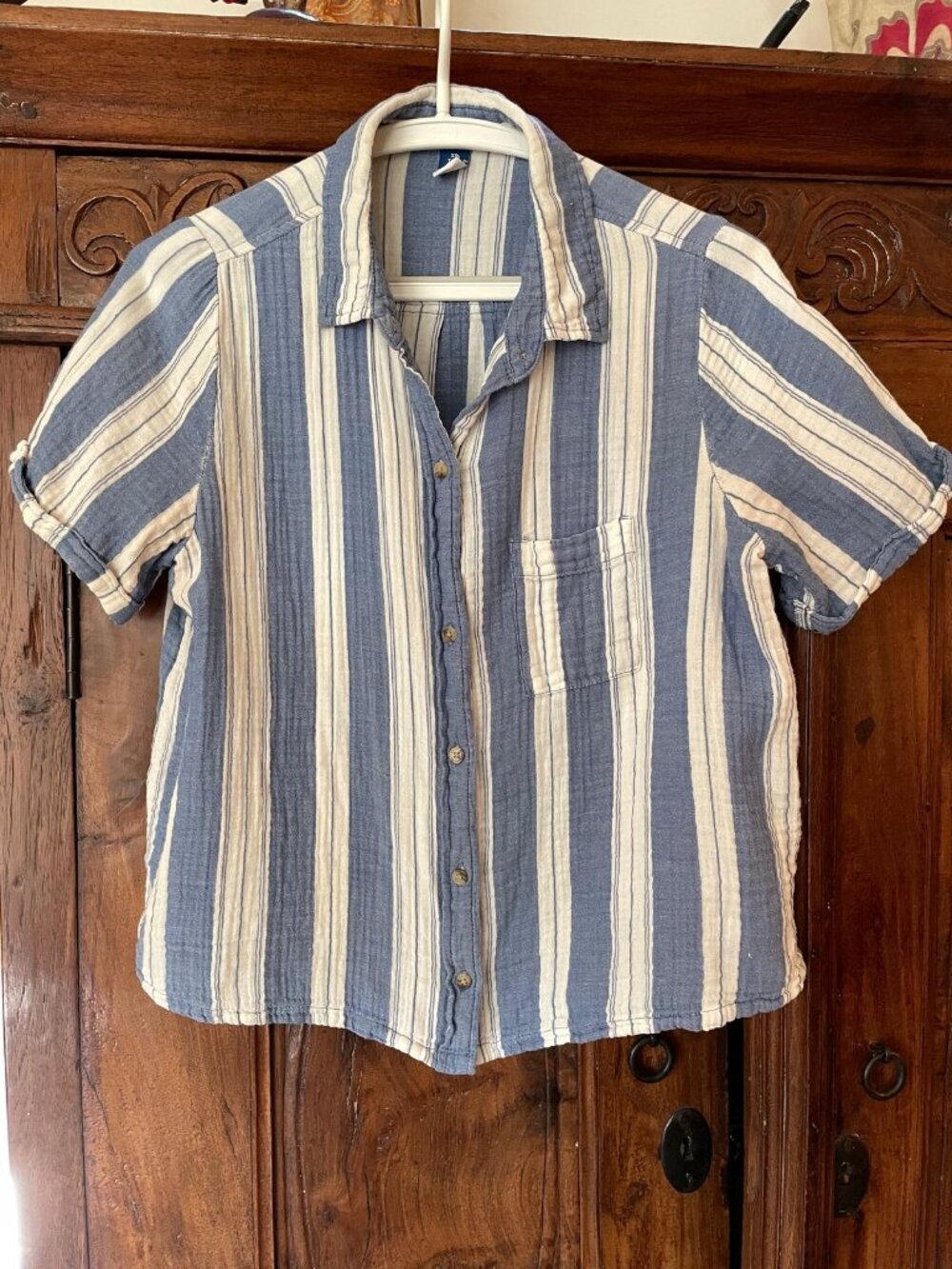Light cotton travel shirt